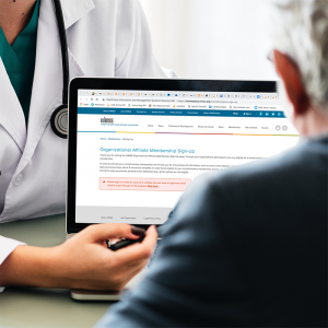Doctor displaying the process for a student to sign up for their HIMSS Membership
